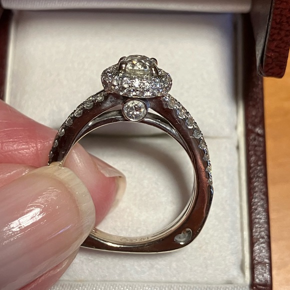 Authentic 14 Kt White Gold Diamond Halo Ring. - Picture 6 of 13